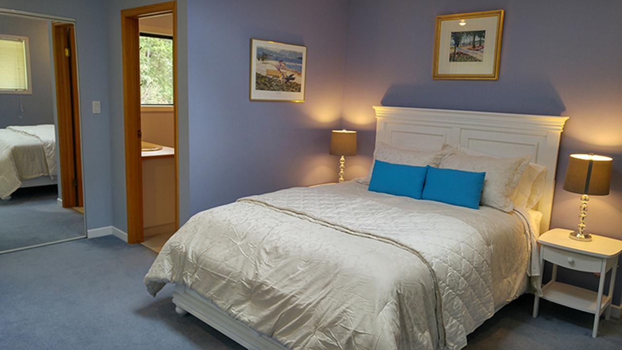 Sunshine Coast Treetop B&B Sechelt Exterior photo