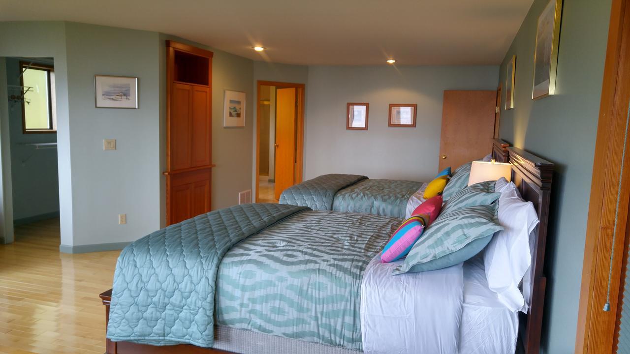 Sunshine Coast Treetop B&B Sechelt Exterior photo