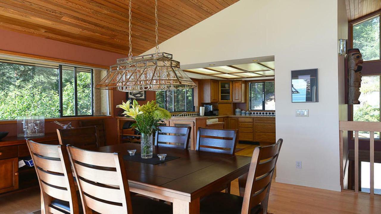 Sunshine Coast Treetop B&B Sechelt Exterior photo